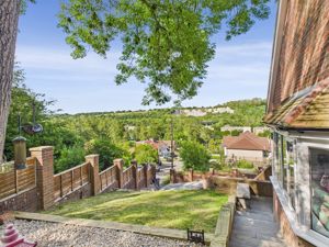 STUNNING VIEWS OVER VALLEY- click for photo gallery